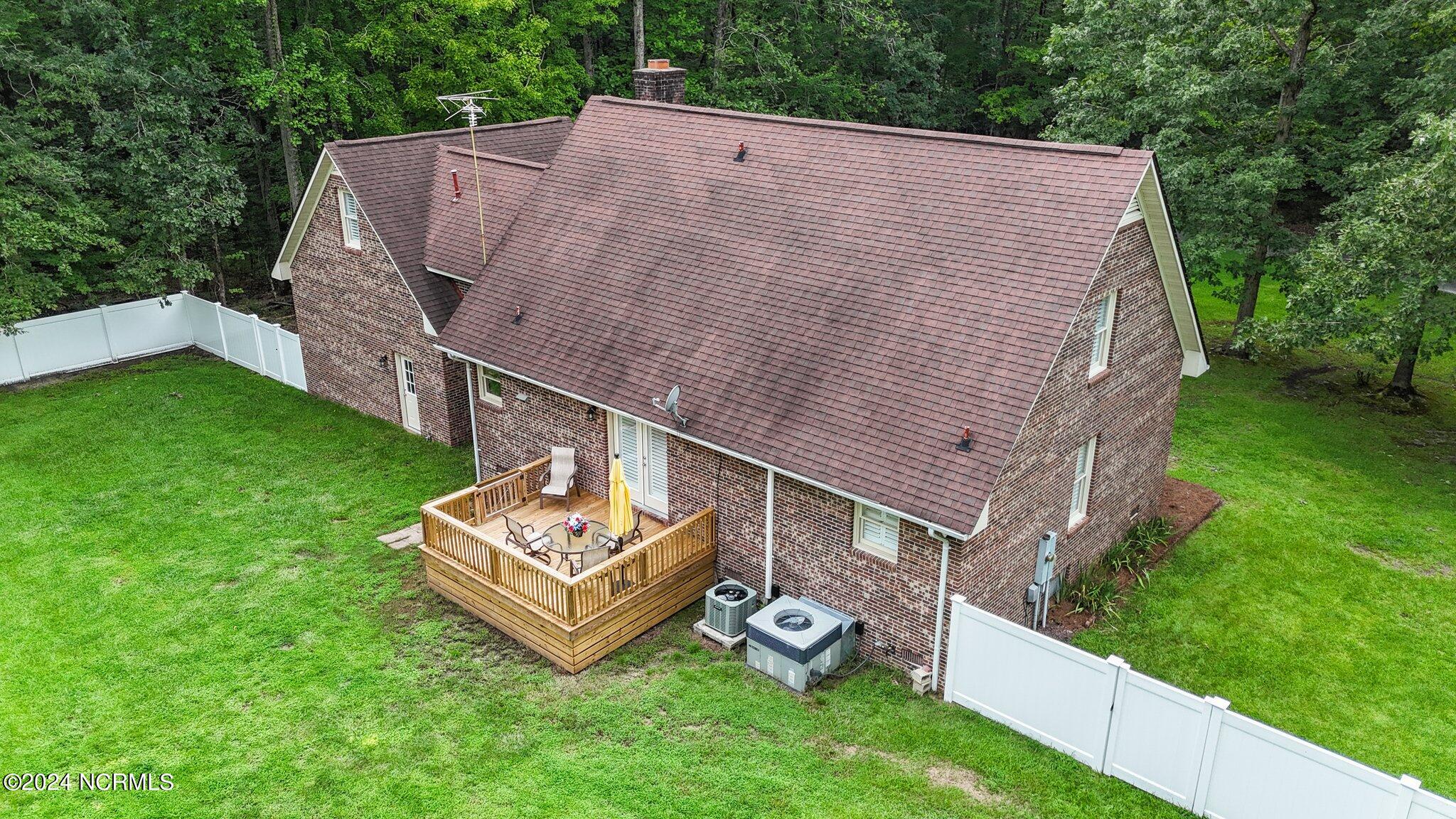 413 Bay Drive Washington, NC 27889 - Photo 31 of 45 10-web-or-mls-DJI_20240813174956_0186_D