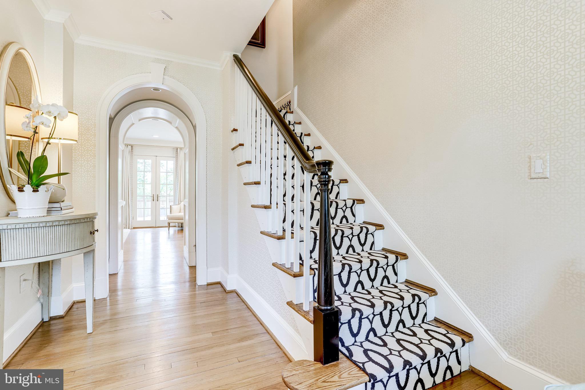 323 Mansion Drive Alexandria, VA 22302 - Photo 5 of 47