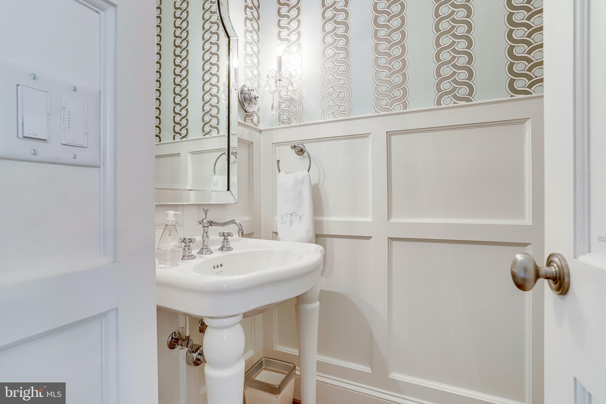 323 Mansion Drive Alexandria, VA 22302 - Photo 6 of 47