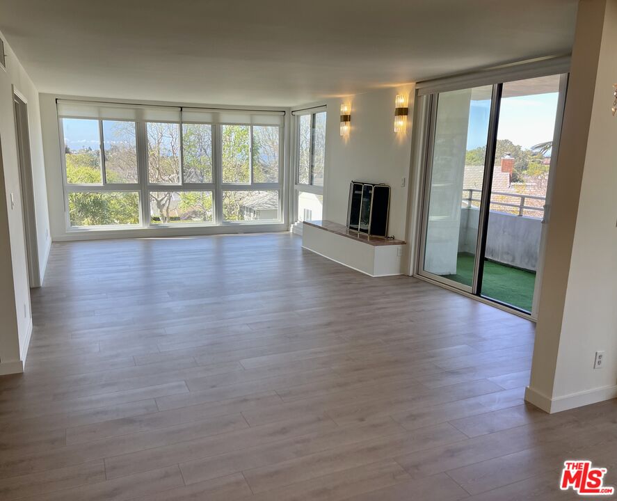 15480 Antioch Street, Unit 102, Pacific Palisades, CA 90272 | Compass