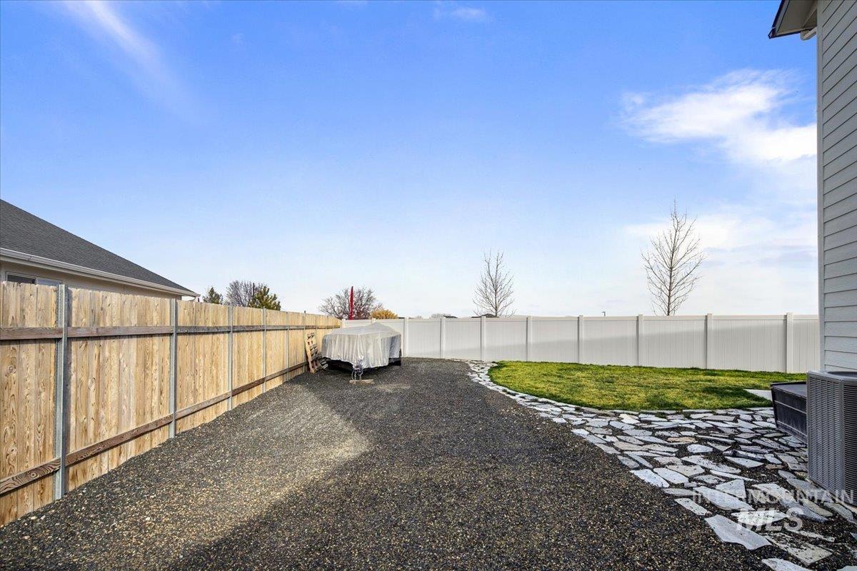 13520 Farwell Street Caldwell, ID 83607 - Photo 24 of 26 Fenced backyard featuring a patio area