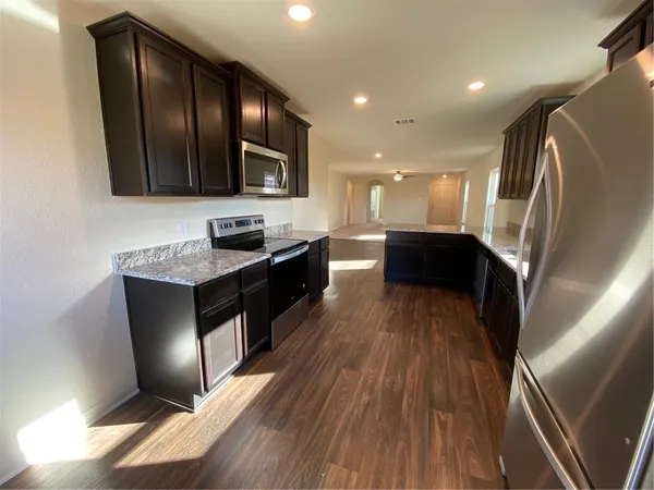 $1,795 | 401 Hyacinth Way, Jarrell, TX 76537