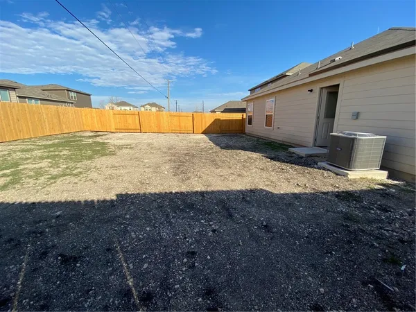 $1,795 | 401 Hyacinth Way, Jarrell, TX 76537