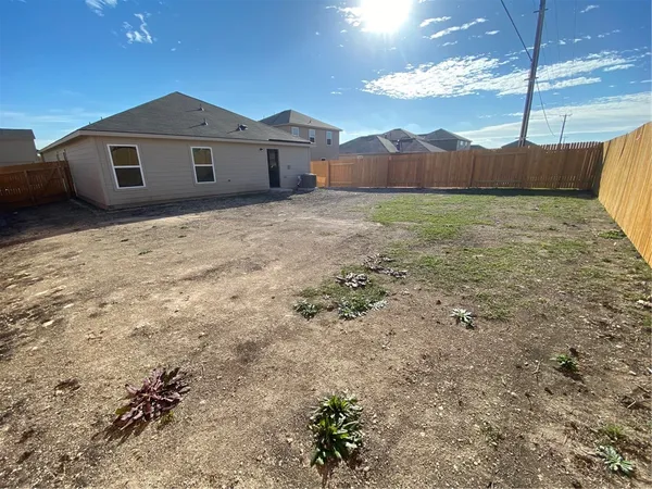 $1,795 | 401 Hyacinth Way, Jarrell, TX 76537