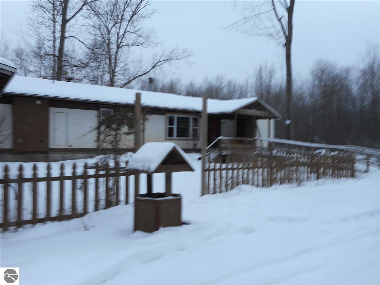 711 West Gordonville Road Midland, MI 48640 - Photo 2 of 25 1795053-1.JPG