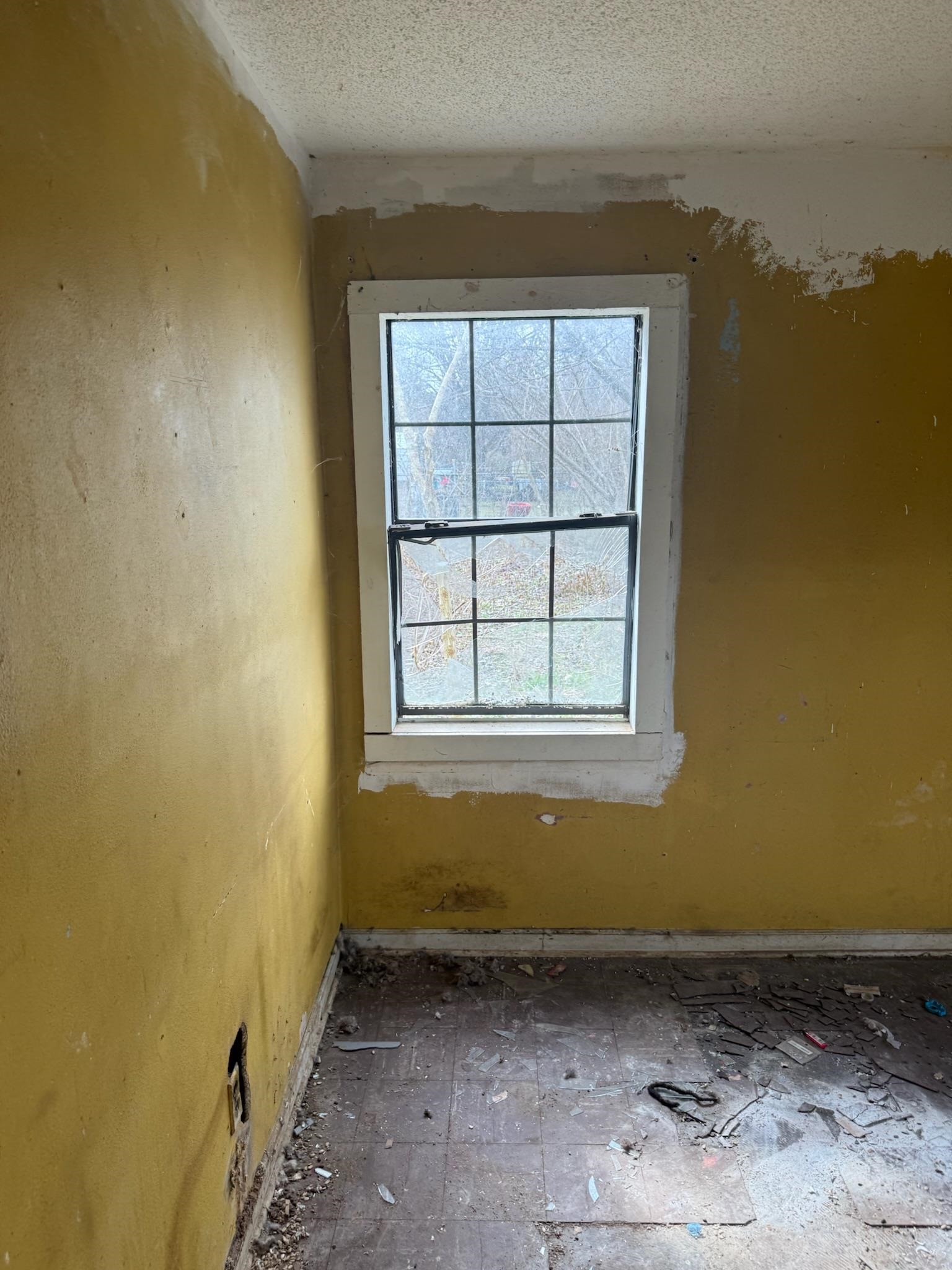 427 West Brooks Road Memphis, TN 38109 - Photo 8 of 9 a view of a small space with wooden floor and a window