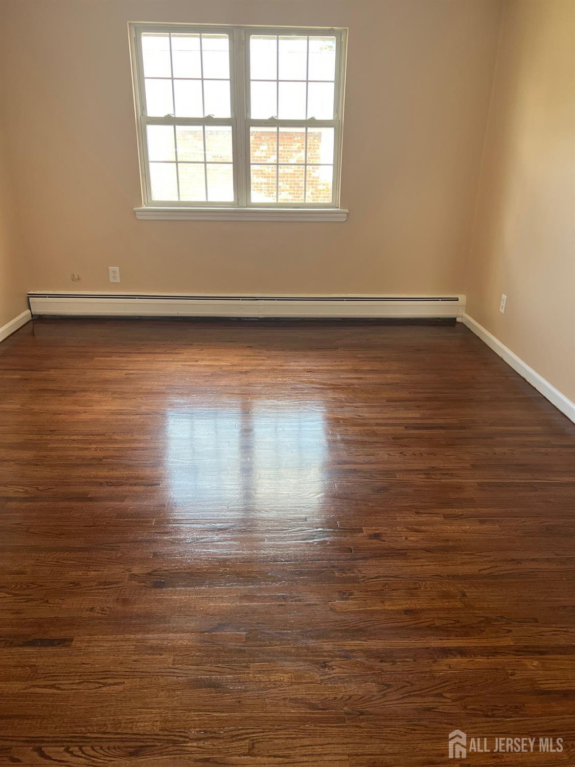 19A Gramercy Gardens Place Middlesex, NJ 08846 - Photo 5 of 8 a view of empty room with window