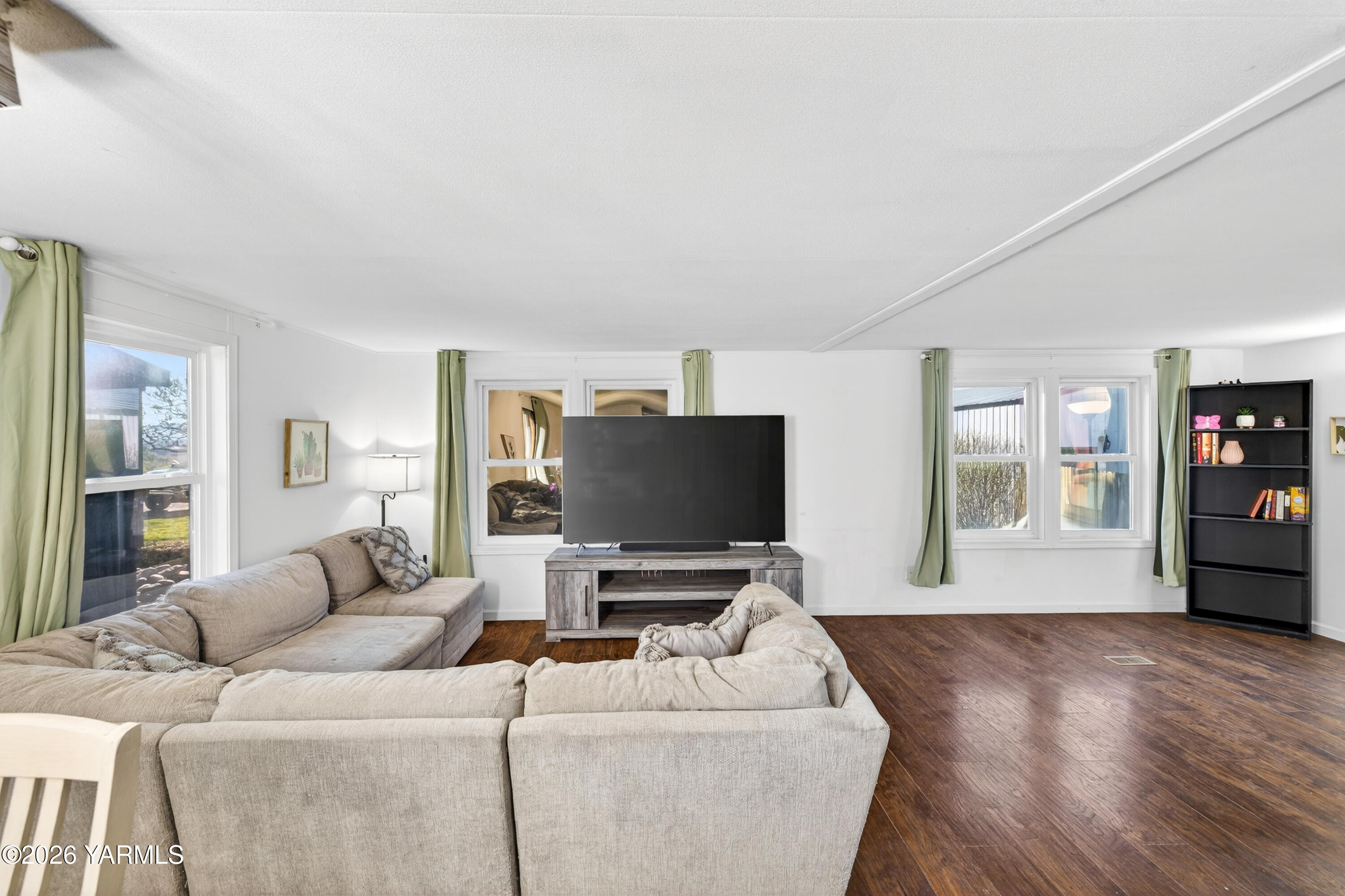 487 Hanson Loop Burbank, WA 99323 - Photo 11 of 34 11