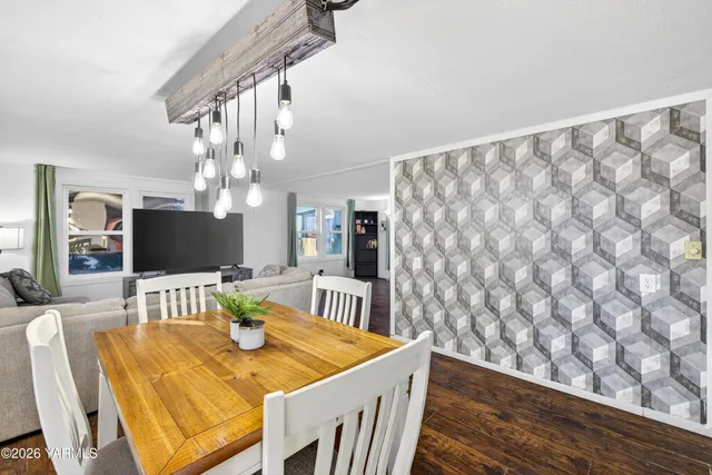 $300,000 | 487 Hanson Loop, Burbank, WA 99323