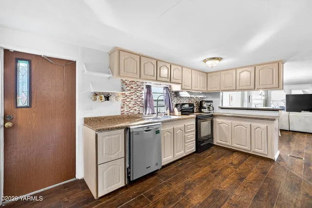 $300,000 | 487 Hanson Loop, Burbank, WA 99323