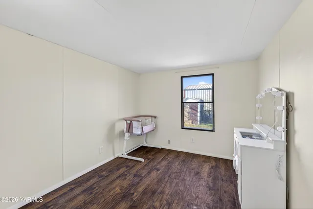 $300,000 | 487 Hanson Loop, Burbank, WA 99323