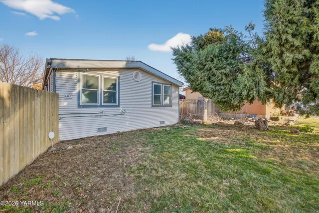 $300,000 | 487 Hanson Loop, Burbank, WA 99323