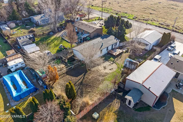 $300,000 | 487 Hanson Loop, Burbank, WA 99323