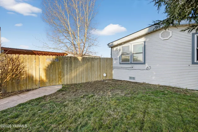 $300,000 | 487 Hanson Loop, Burbank, WA 99323