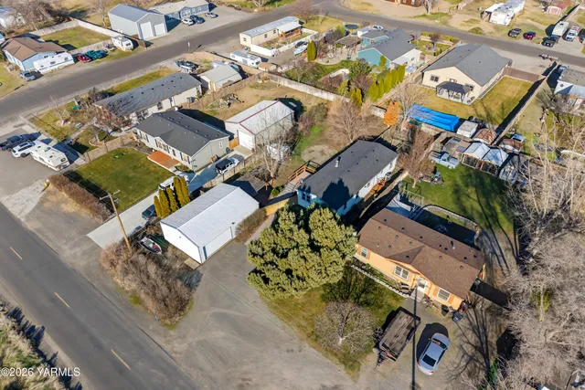 $300,000 | 487 Hanson Loop, Burbank, WA 99323