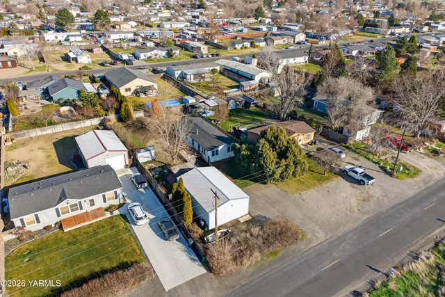 $300,000 | 487 Hanson Loop, Burbank, WA 99323