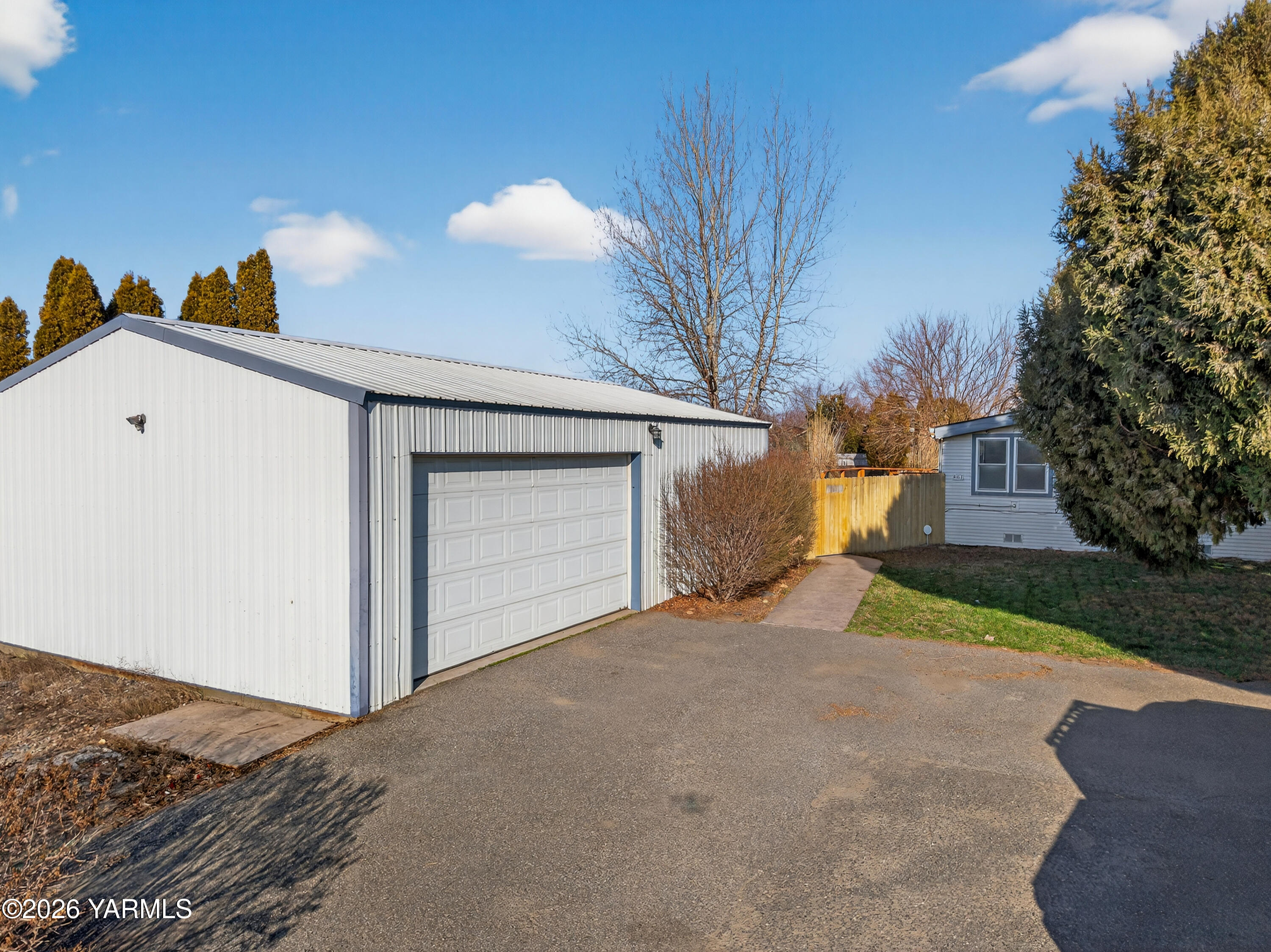 487 Hanson Loop Burbank, WA 99323 - Photo 4 of 34 4