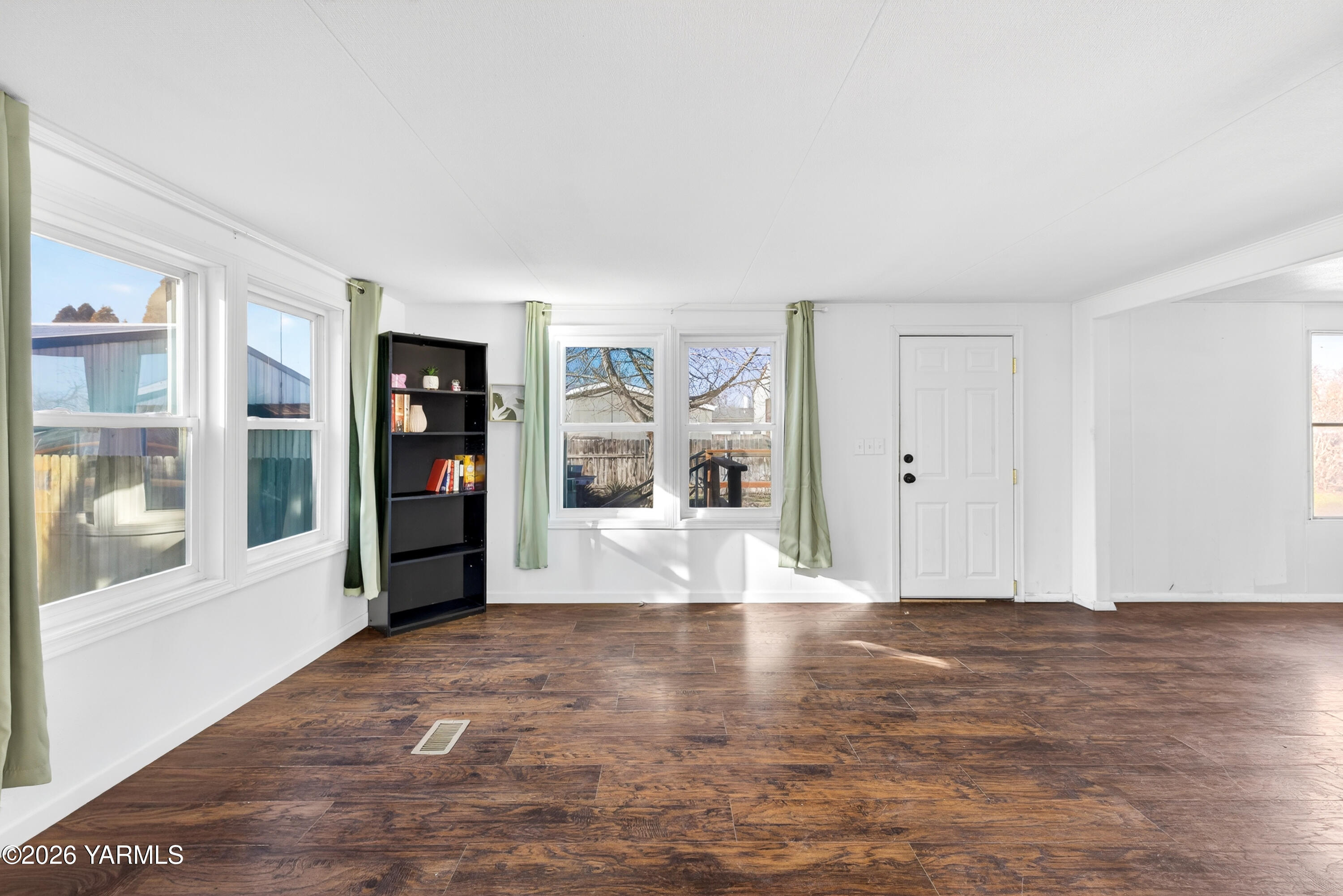 487 Hanson Loop Burbank, WA 99323 - Photo 7 of 34 7