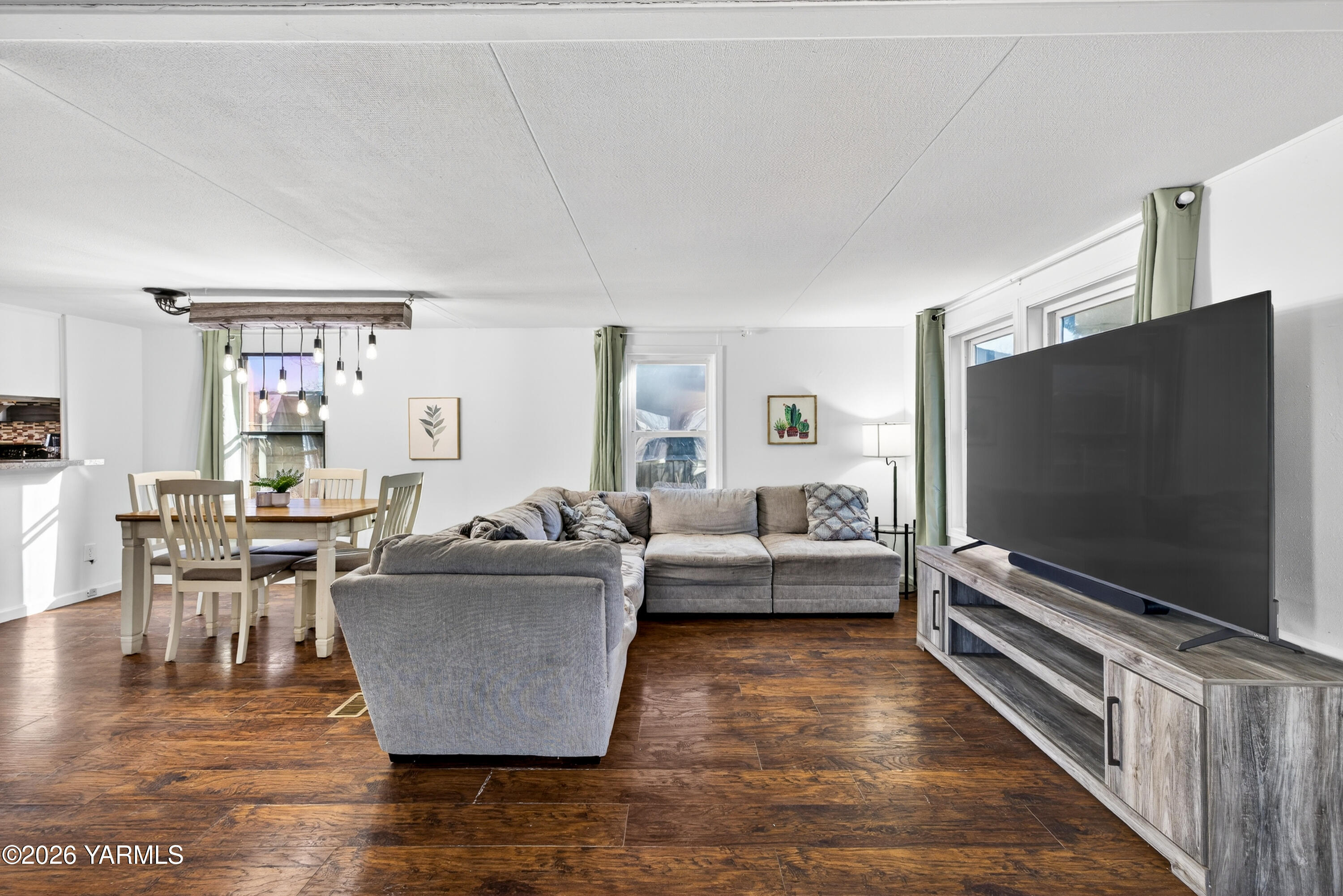 487 Hanson Loop Burbank, WA 99323 - Photo 8 of 34 8