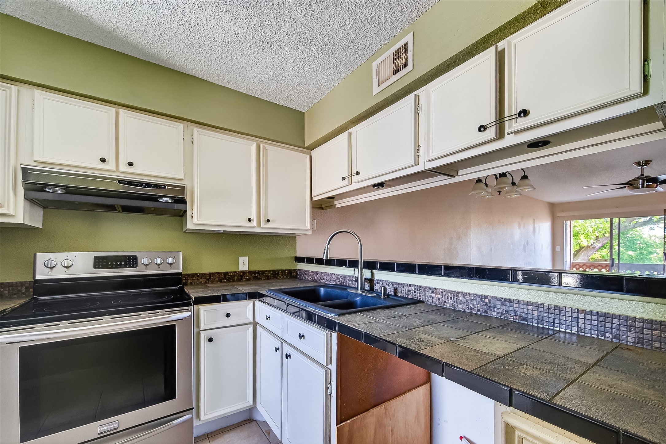 1505 Ward Road, Unit 214 Baytown, TX 77520 - Photo 8 of 33 Kitchen