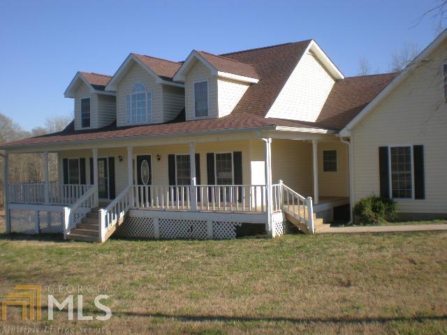 489 Union Point Road Lexington, GA 30648 - Photo 1 of 1 a front view of a house with garden