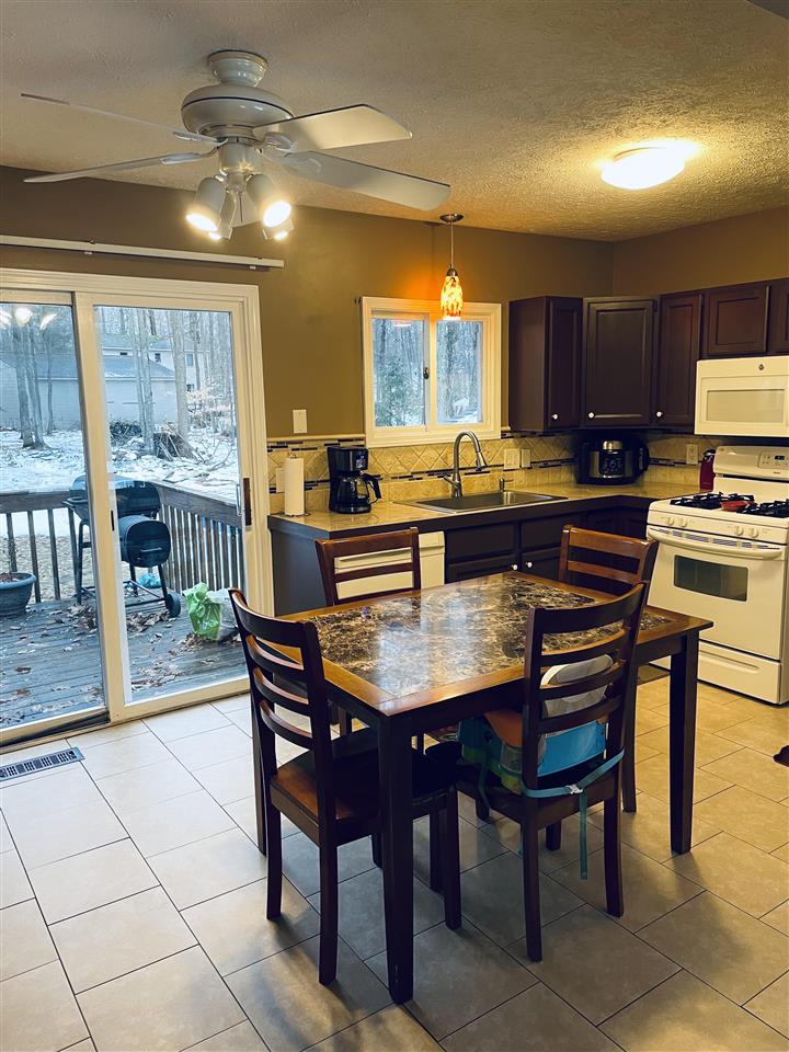 1872 Lardie Road Traverse City, MI 49696 - Photo 8 of 33 1895383-7.JPG