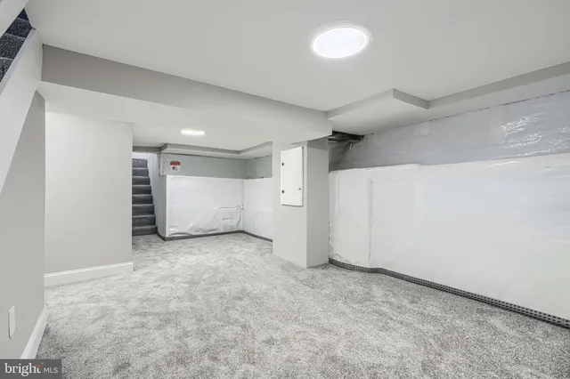 an empty room with a empty space and windows