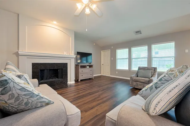 $2,400 | 1007 Casting Springs Way, Spring, TX 77373