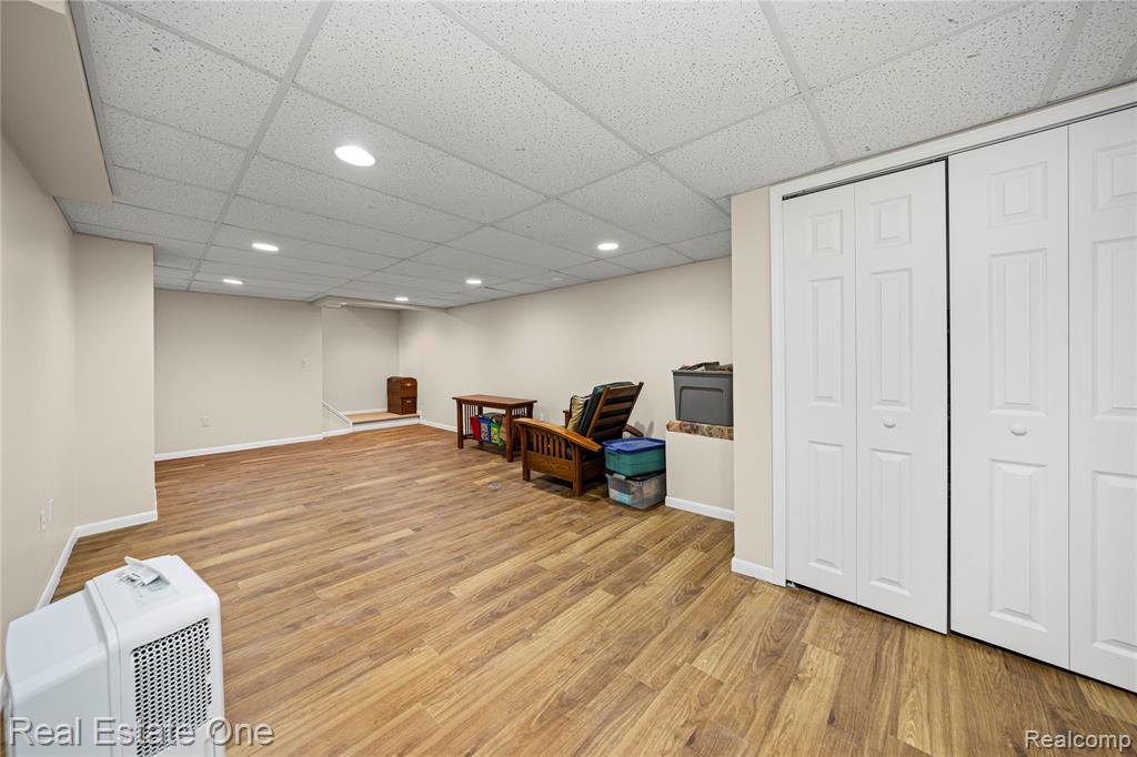 36241 Fredericksburg Road Farmington Hills, MI 48331 - Photo 34 of 48