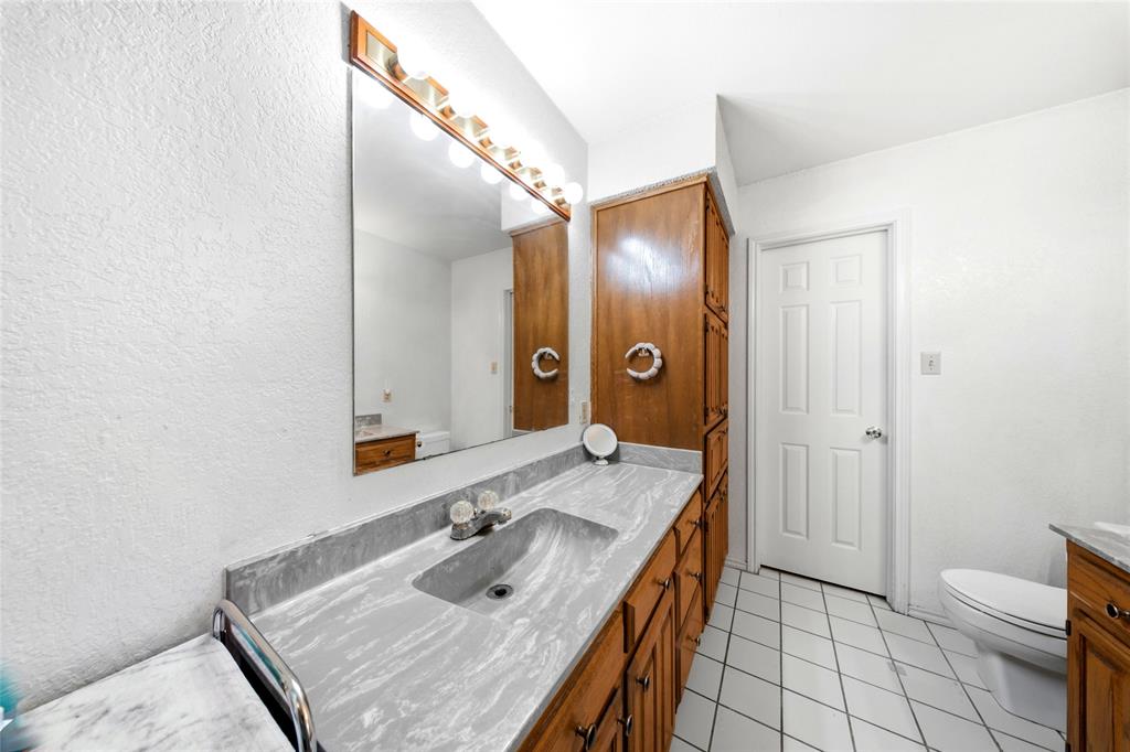 6411 West Line Road Collinsville, TX 76233 - Photo 16 of 40 Gallery Image 16
