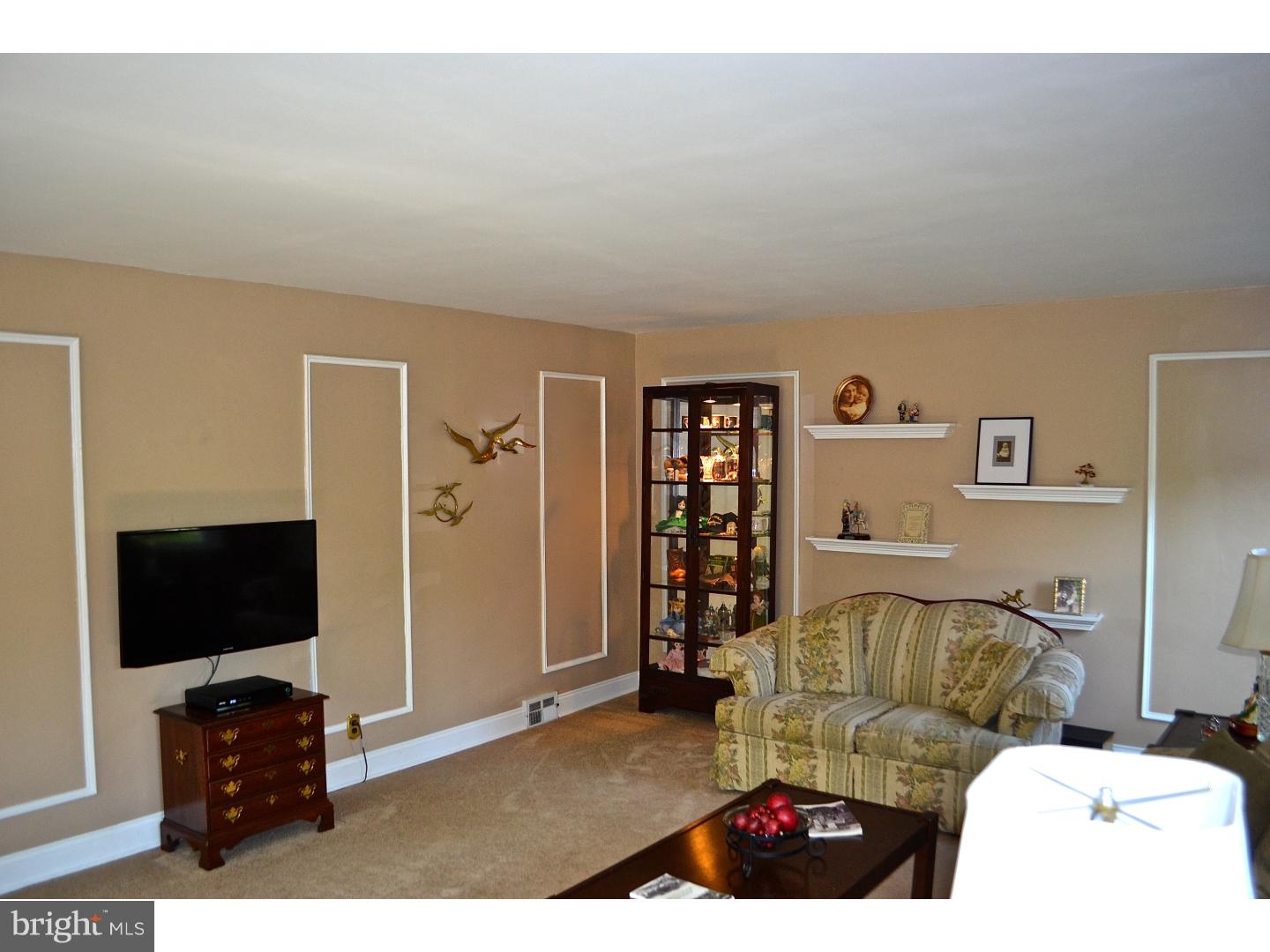 7812 Haines Road Cheltenham, PA 19012 - Photo 4 of 25 Living Room