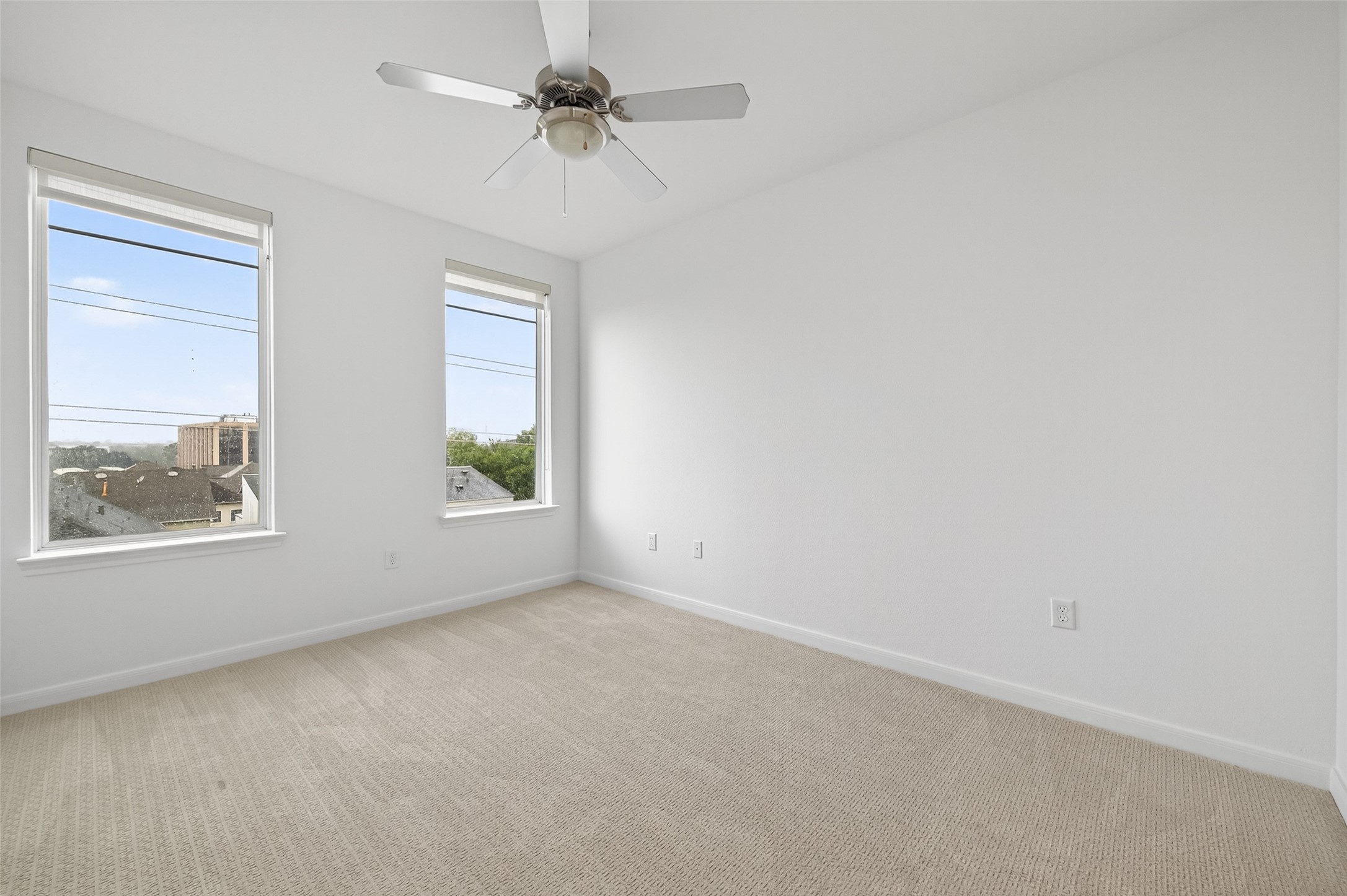 505 Jackson Hill Street, Unit 404 Houston, TX 77007 - Photo 17 of 24 an empty room with a window