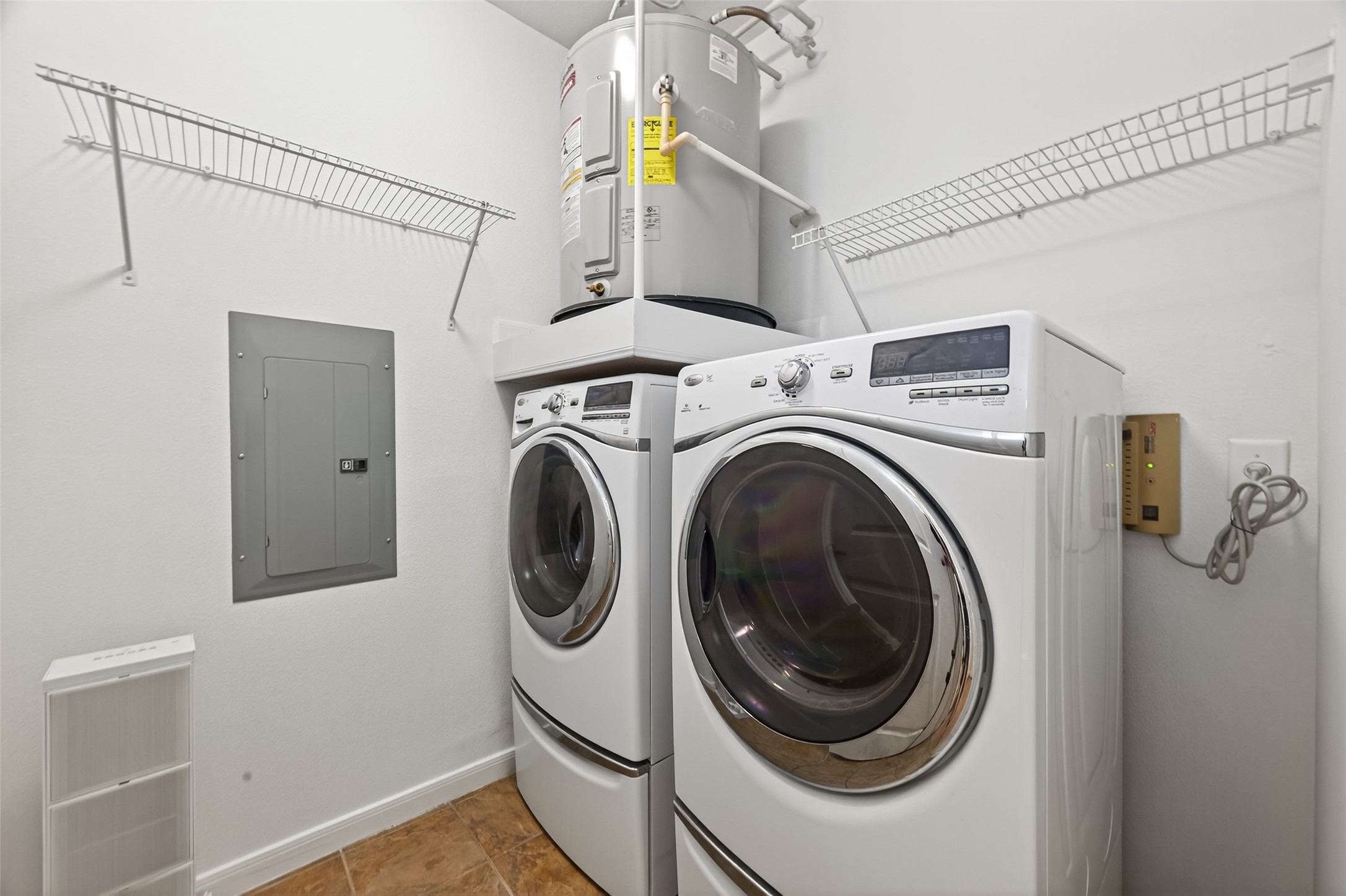505 Jackson Hill Street, Unit 404 Houston, TX 77007 - Photo 21 of 24 a utility room with dryer and washer