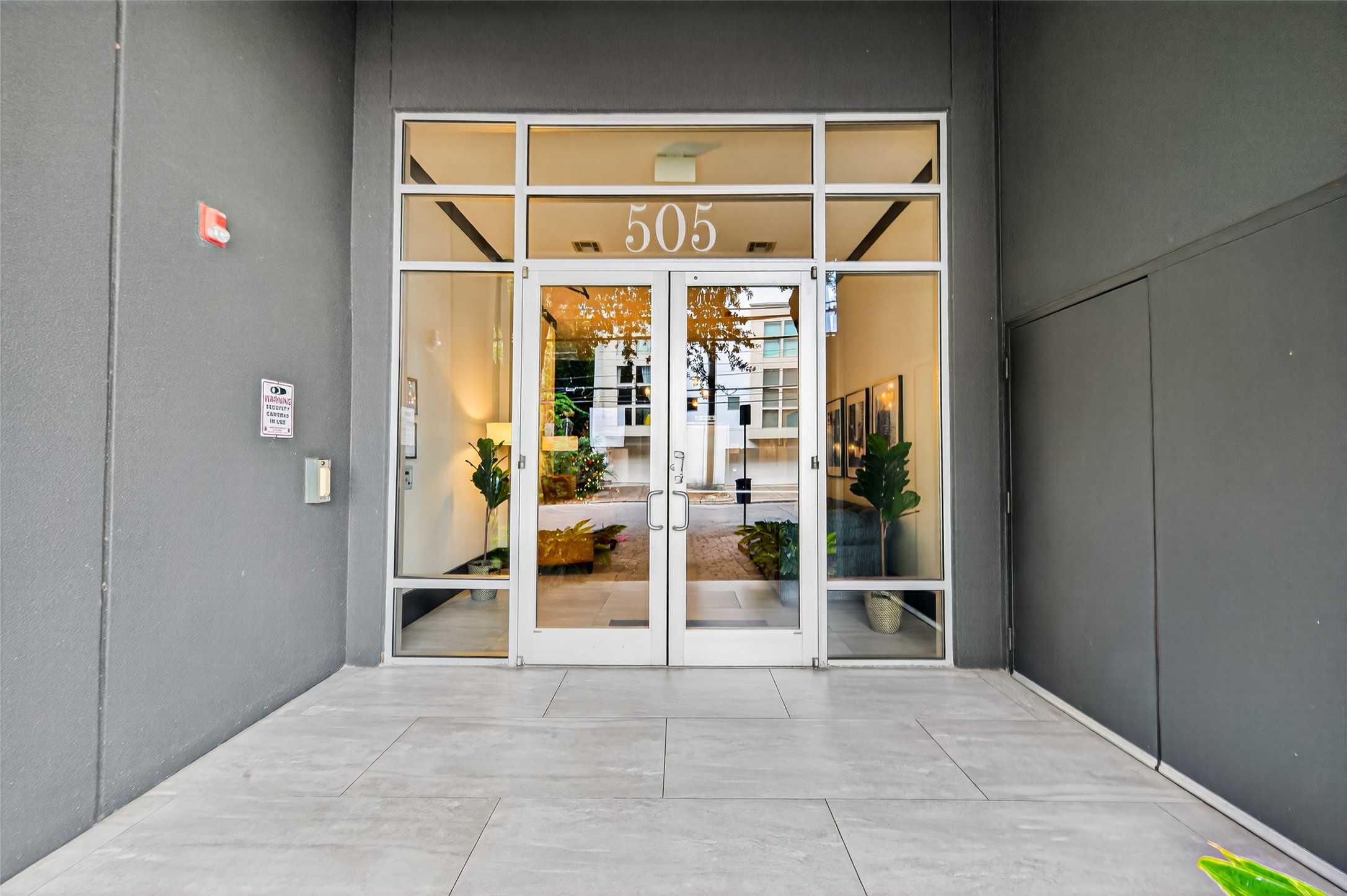 505 Jackson Hill Street, Unit 404 Houston, TX 77007 - Photo 23 of 24 a view of an entrance to house