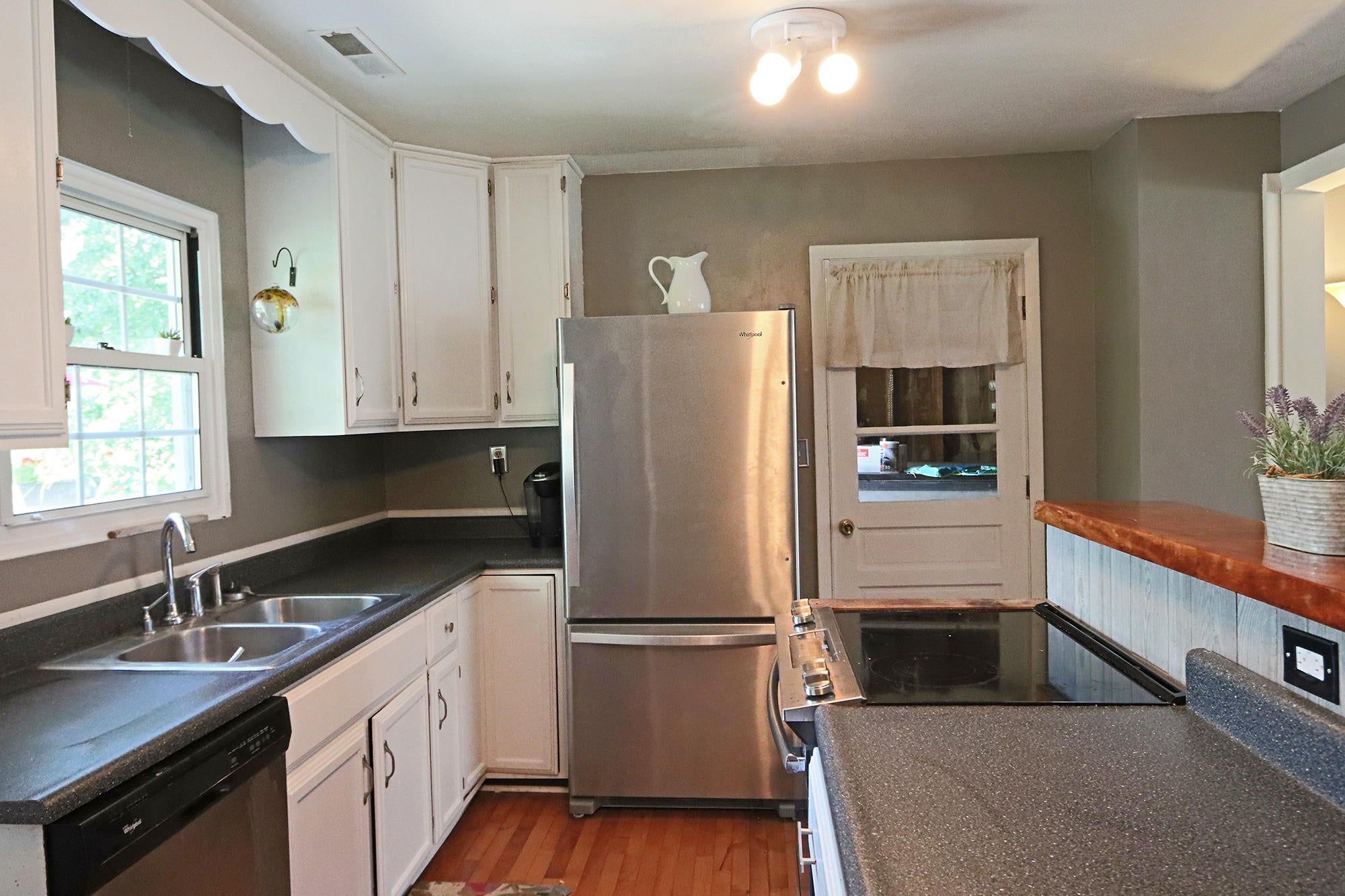 217 Sunset Cir Road Lewisburg, WV 24901 - Photo 9 of 38 Gallery Image 9