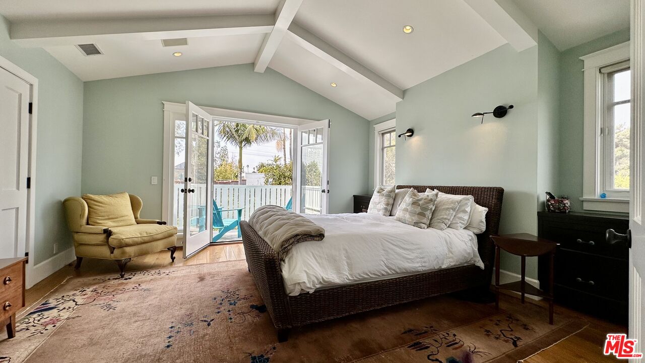 910 Marco Place Venice, CA 90291 - Photo 18 of 43 a bedroom with a bed and a couch