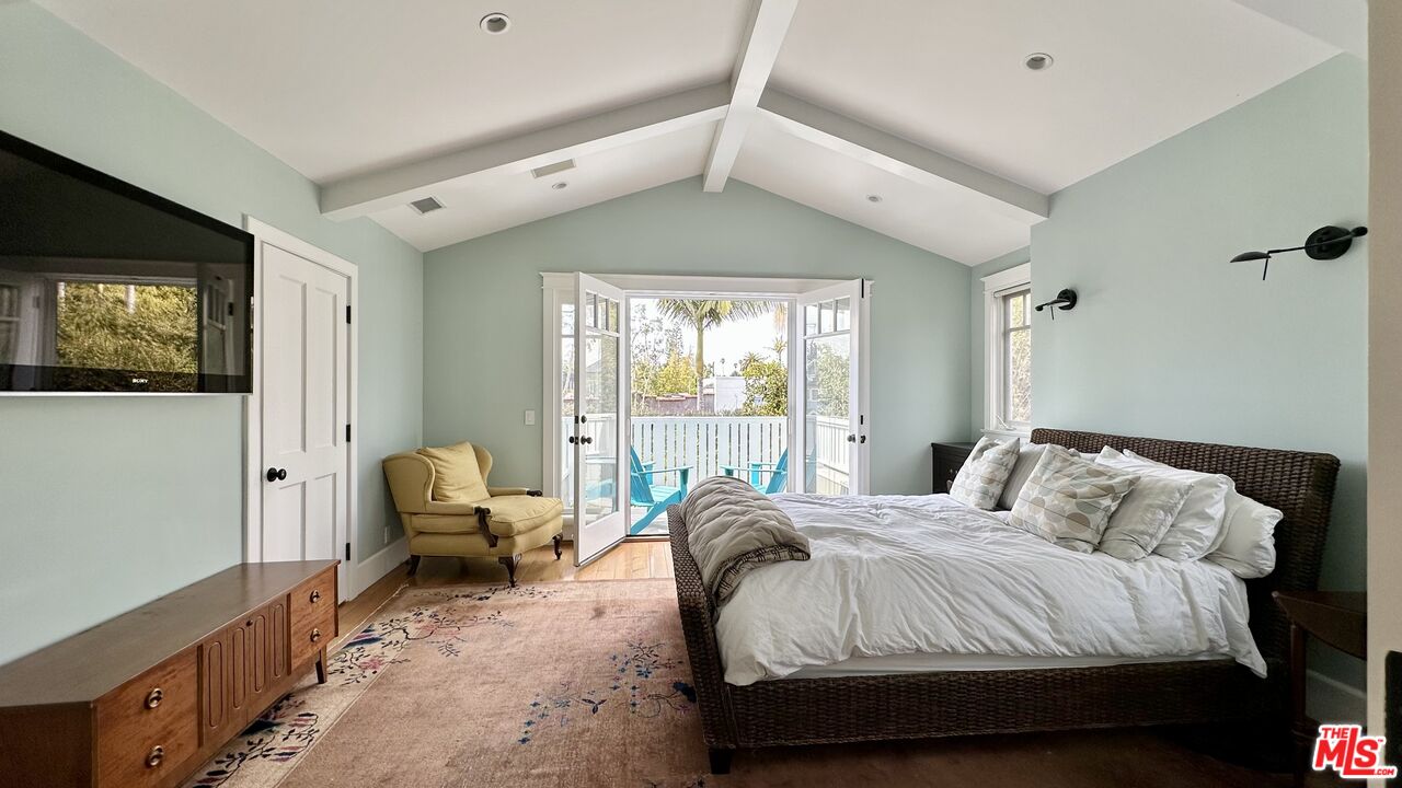 910 Marco Place Venice, CA 90291 - Photo 19 of 43 a bedroom with a bed couch and a window