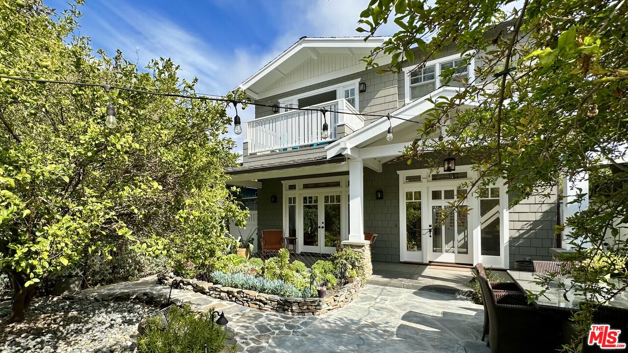 910 Marco Place Venice, CA 90291 - Photo 3 of 43 front view of a house with a porch