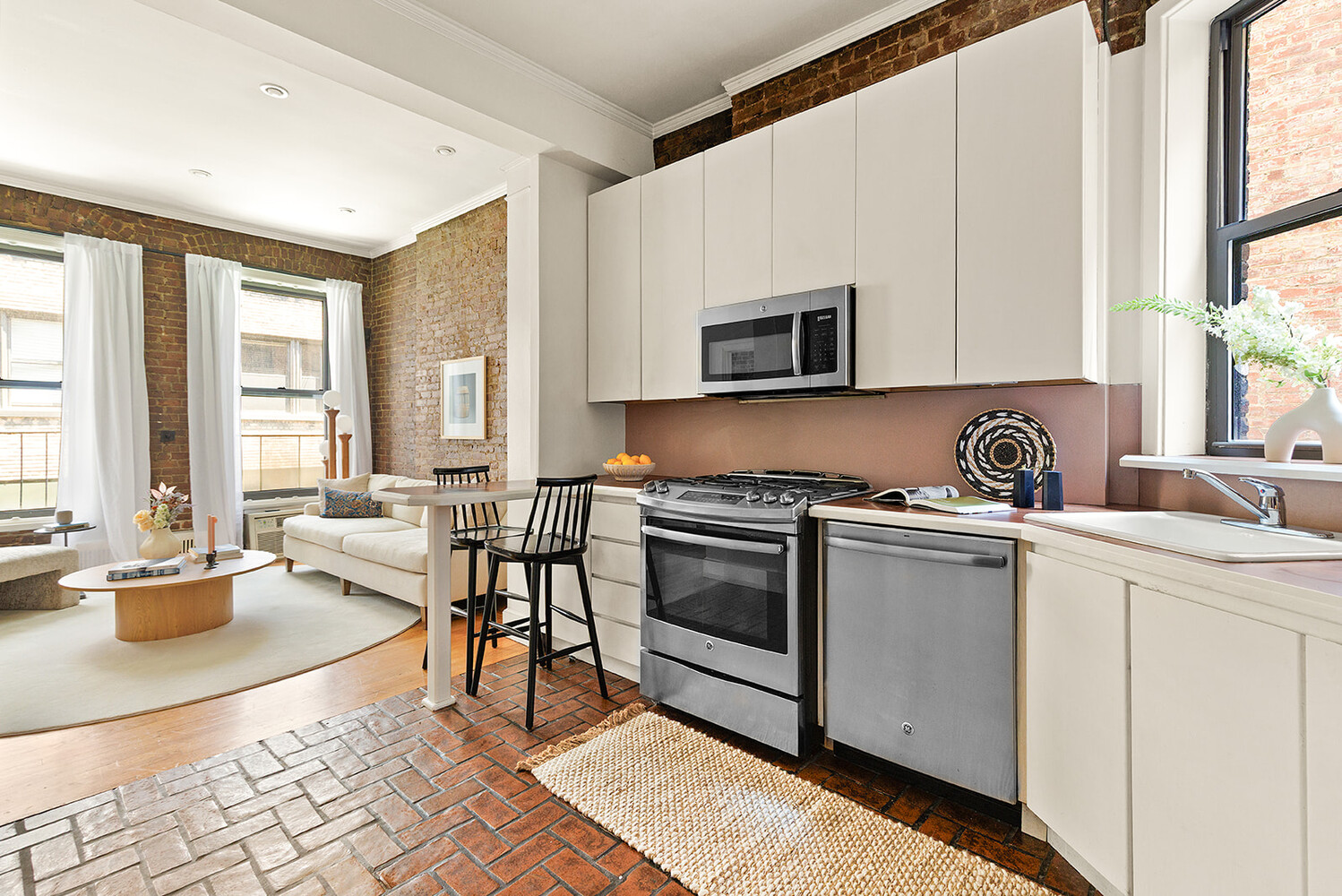 313 East 56th Street, Unit 2C Manhattan, NY 10022 - Photo 3 of 9 Gallery Image 3