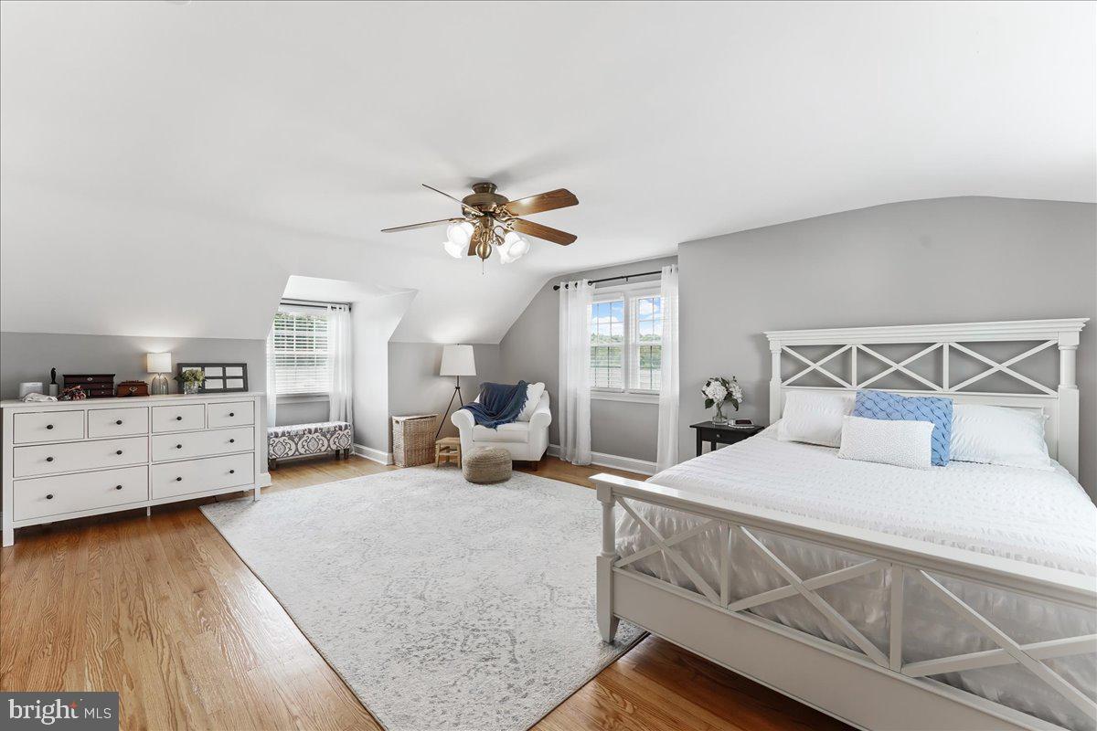 400 Southcroft Road Springfield, PA 19064 - Photo 25 of 44 a spacious bedroom with a bed and wooden floor