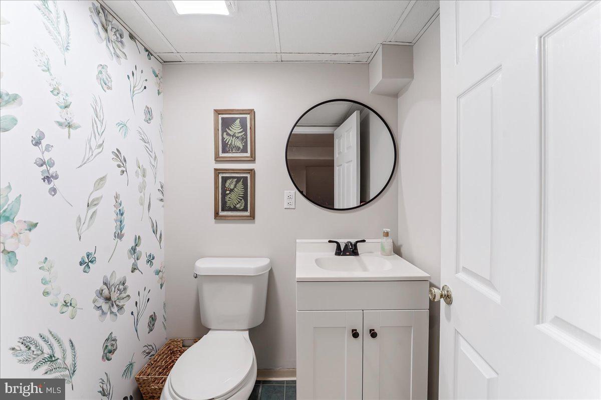 400 Southcroft Road Springfield, PA 19064 - Photo 31 of 44 a bathroom with a toilet sink vanity and mirror