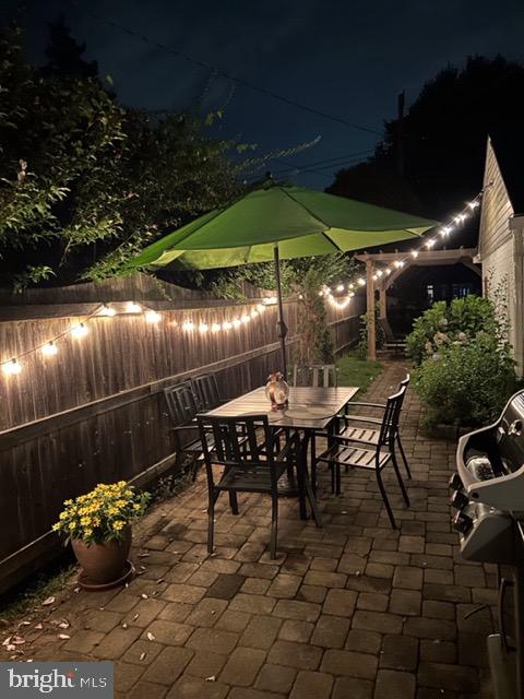 400 Southcroft Road Springfield, PA 19064 - Photo 38 of 44 a backyard view with a seating space