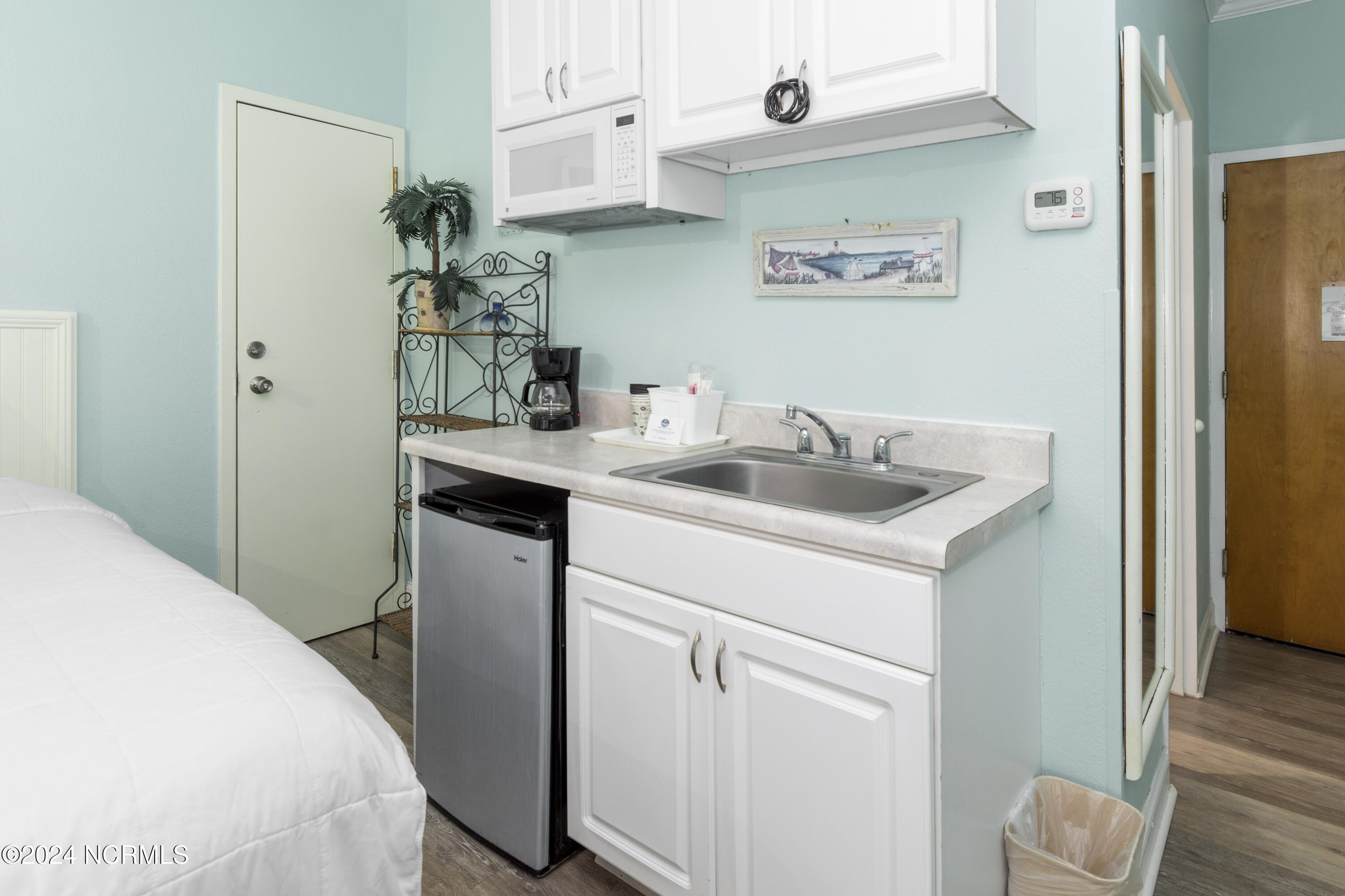 602 West Fort Macon Road, Unit 139 Atlantic Beach, NC 28512 - Photo 5 of 29 PalmSuites-139-10-29-24-002