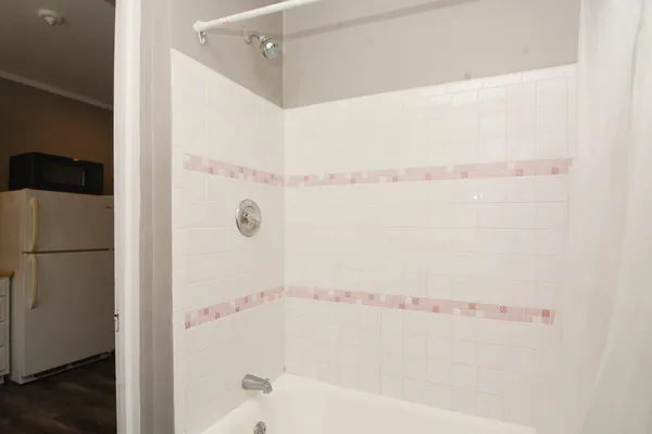 $1,977 | 5516 North Kenmore Avenue, Unit 401, Chicago, IL 60640