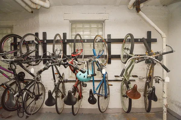 $1,977 | 5516 North Kenmore Avenue, Unit 401, Chicago, IL 60640