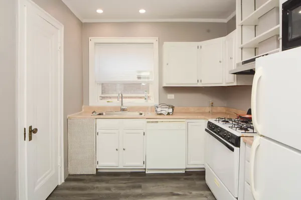 $1,977 | 5516 North Kenmore Avenue, Unit 401, Chicago, IL 60640