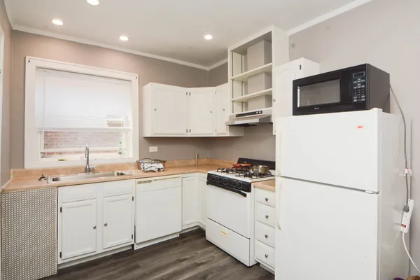 $1,977 | 5516 North Kenmore Avenue, Unit 401, Chicago, IL 60640