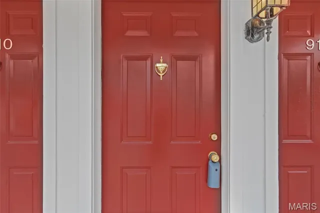 $144,900 | 9112 West Swan Circle, Brentwood, MO 63144