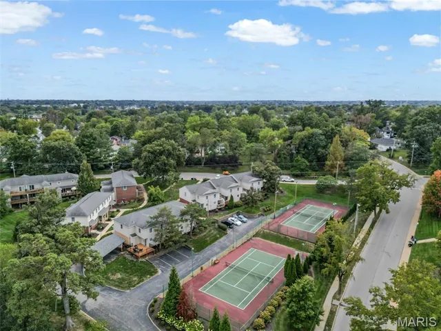 $144,900 | 9112 West Swan Circle, Brentwood, MO 63144