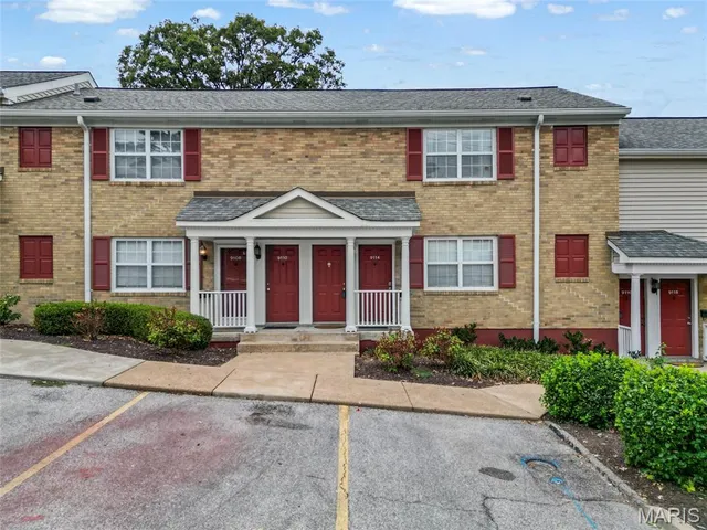 $144,900 | 9112 West Swan Circle, Brentwood, MO 63144